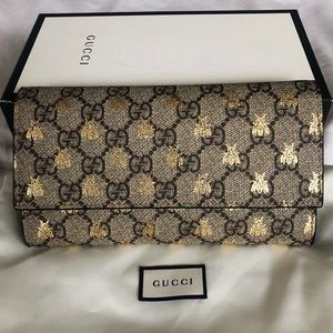 Gucci Linea Bee GG Supreme Wallet